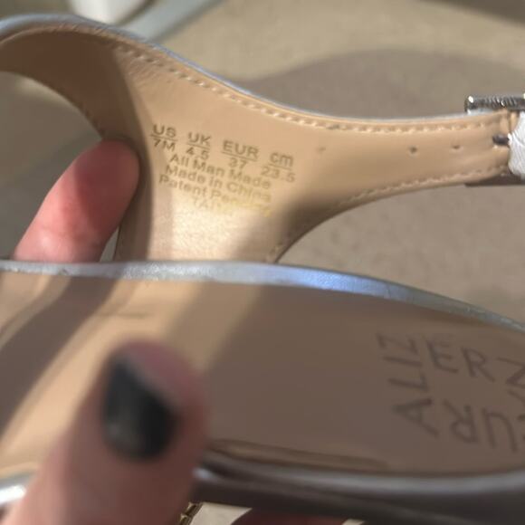 Naturalizer silver open toed small kitten heels - size 7 - Picture 5 of 5